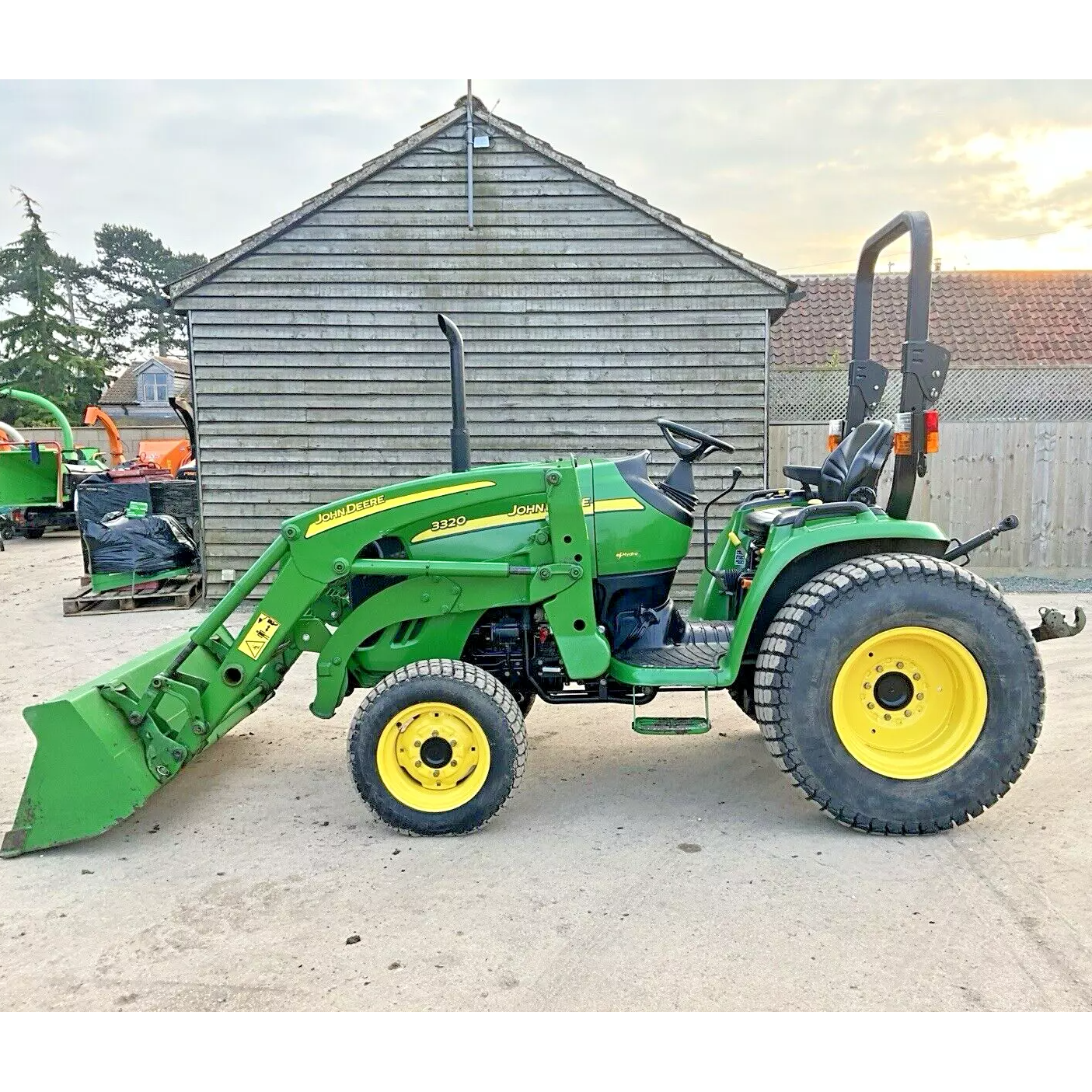 JOHN DEERE 3320 WITH LOADER 33HP COMPACT DIESEL 4WD TRACTOR